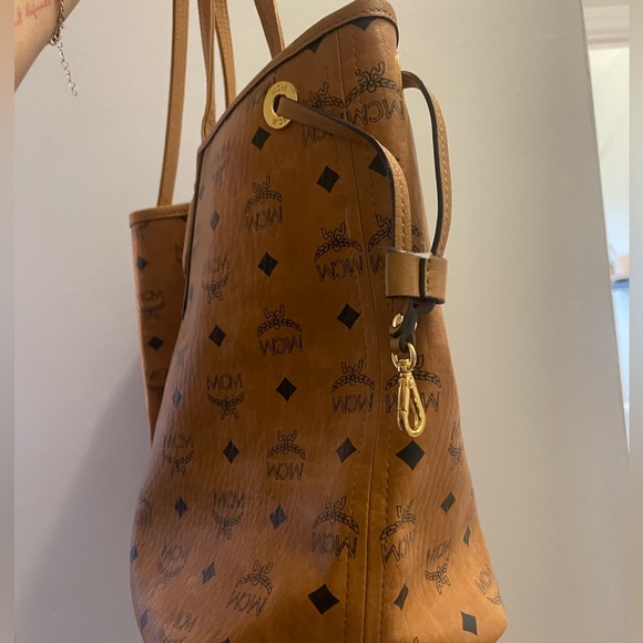 Medium MCM Tote - Picture 4 of 6